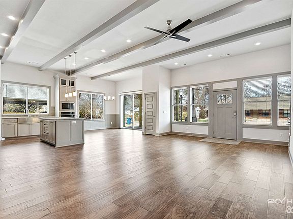5th image of 428 NW Retreat Ln