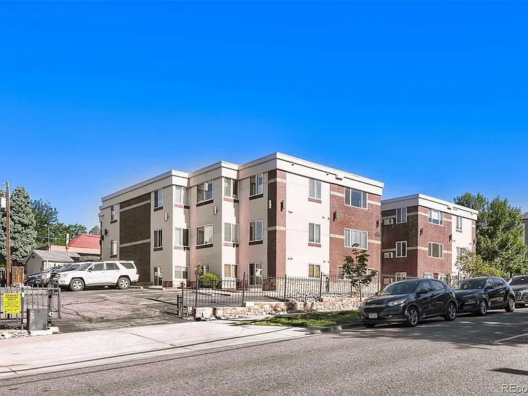2345 N Clay St #102 — Photo 25