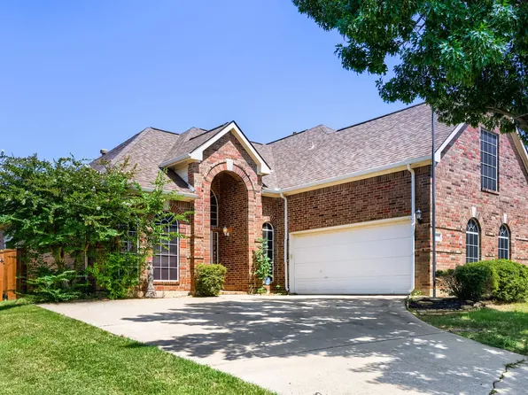 2066 Fair Oaks Cir, Corinth, TX 76210
