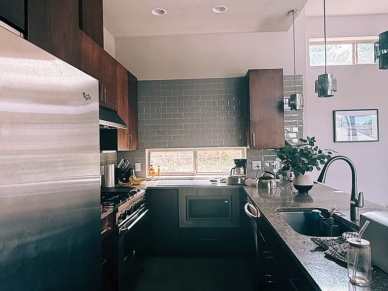 2501 E 9th St — Photo 3