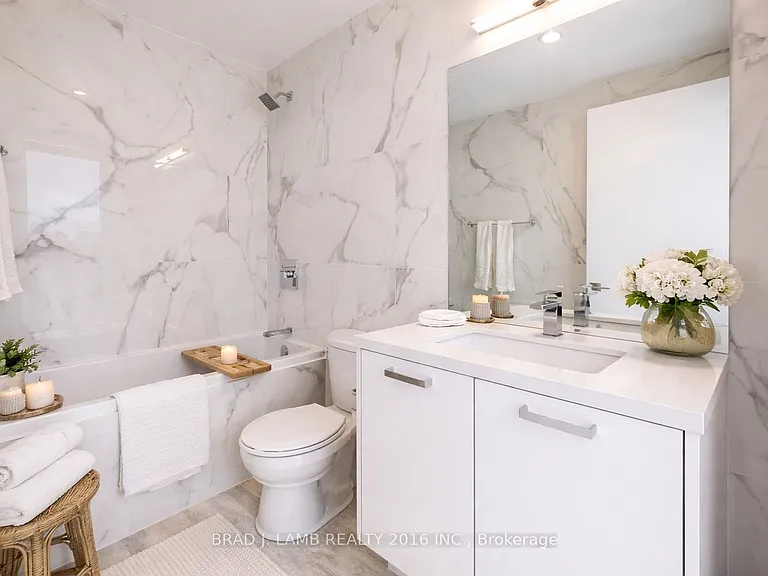 284 King St E #1004 — Photo 6