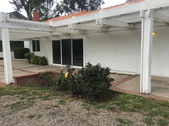 4th image of 590 Lynwood St