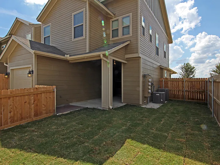 631 Westfield Blvd — Photo 16