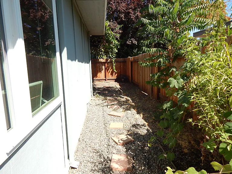 725 Adeline Pl — Photo 15