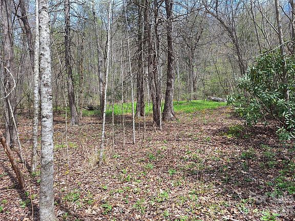 5th image of 946 Lake Rd
