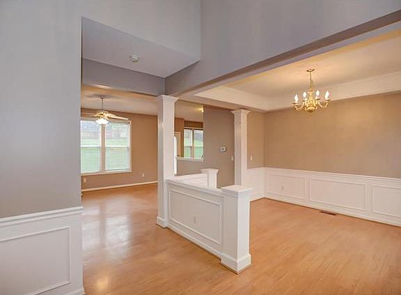 2nd image of 1584 Columbine Ct