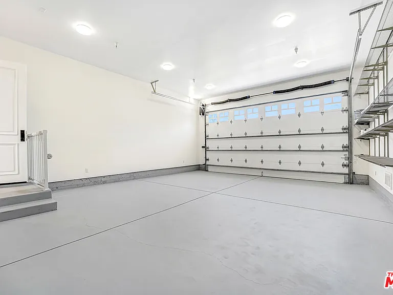 11540 Clover Ave — Photo 46
