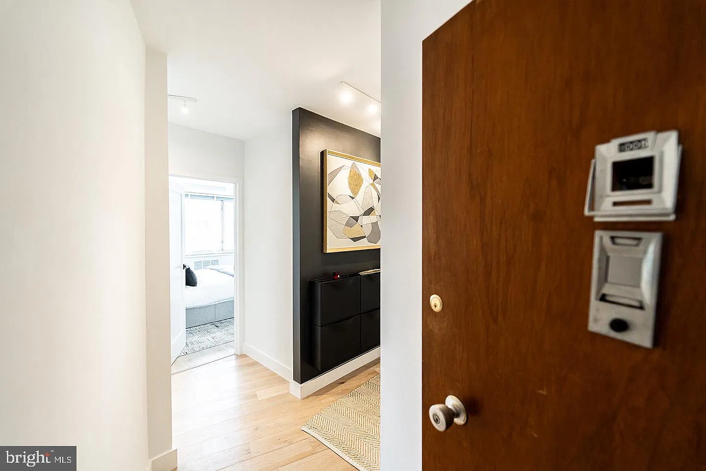 3 bed, 2.0 bath, 1010 sqft, $5,500 — Photo 2