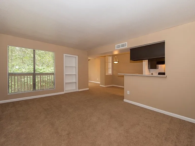 Riverwalk Apartments — Photo 4