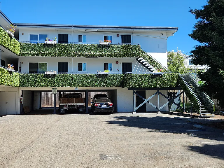 Zelma Apartments — Photo 16