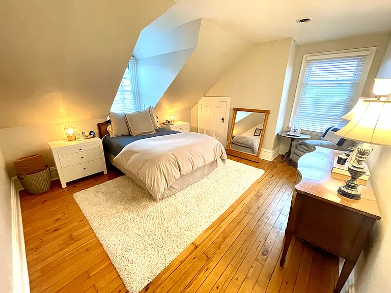 920 College St #3B — Photo 18