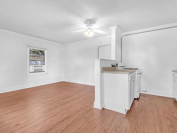 5th image of 612 32nd St Unit B