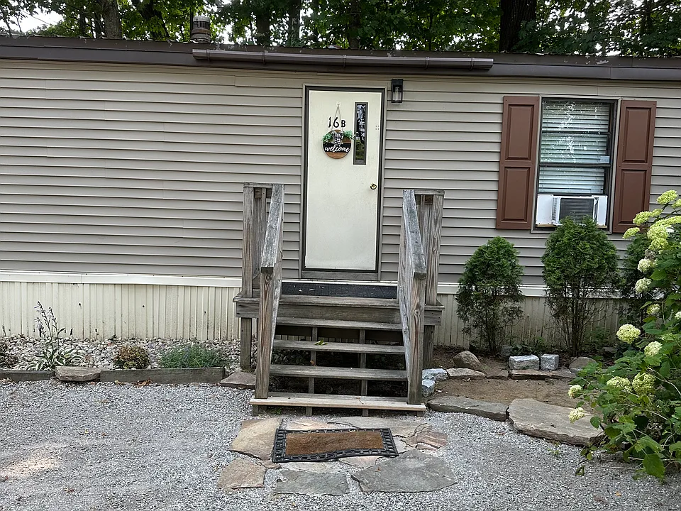 16 Lake Shore Dr #16B