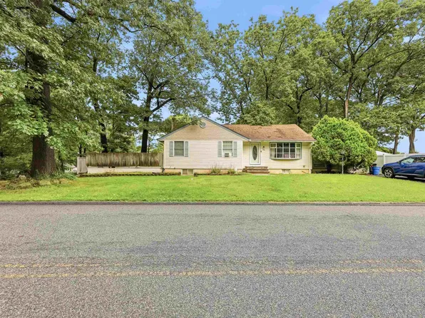 76 Page Dr, Oakland, NJ 07436