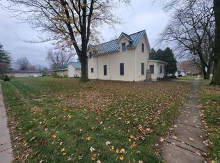 207 Indiana Ave, Wakarusa, IN 46573