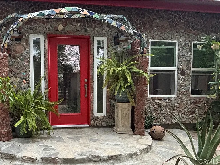 1802 N Raymond Ave — Photo 3