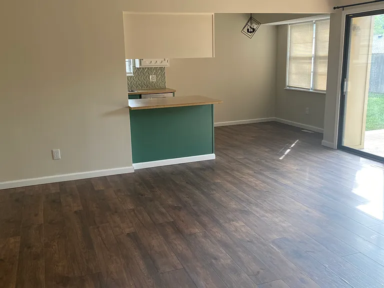 4301 NW Winslow Ct — Photo 4