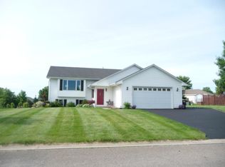 103 Kruger Ln, Ellsworth, WI 54011