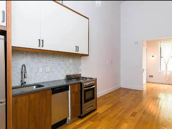 949 Willoughby Avenue image 5 of 16