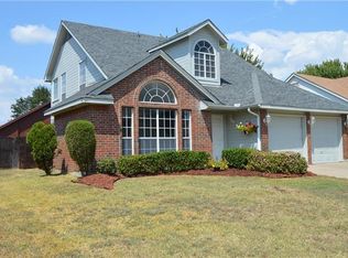 2828 Sommerset Dr, Grand Prairie, TX 75052