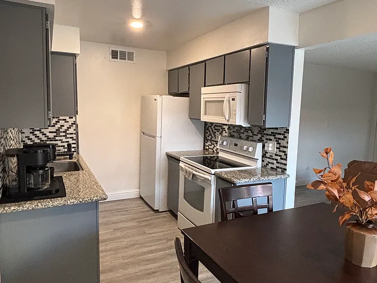 1550 W Ashlan Ave #150 — Photo 1