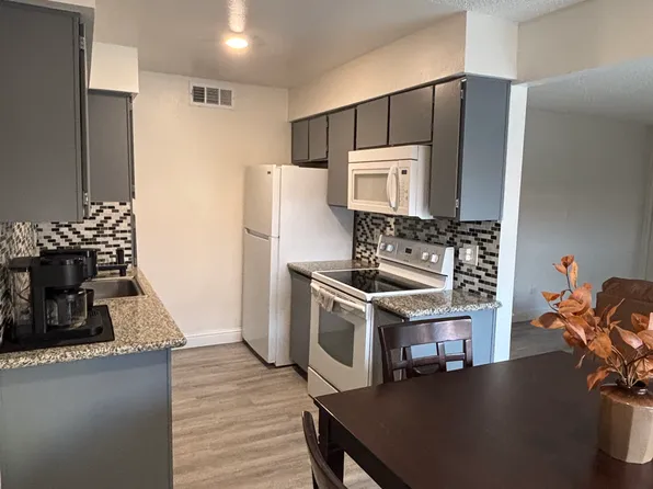 1550 W Ashlan Ave #150, Fresno, CA 93705