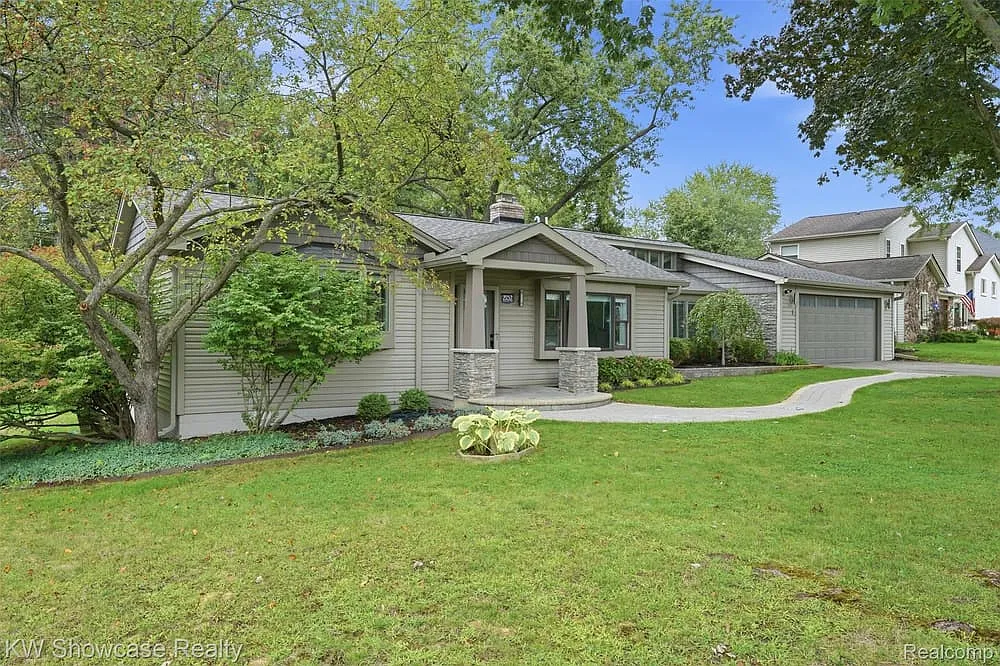 3 bed, 2450 sqft, $3,200 — Photo 4