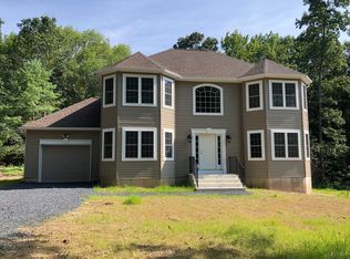 Sullivan Trl, Scotrun, PA 18355