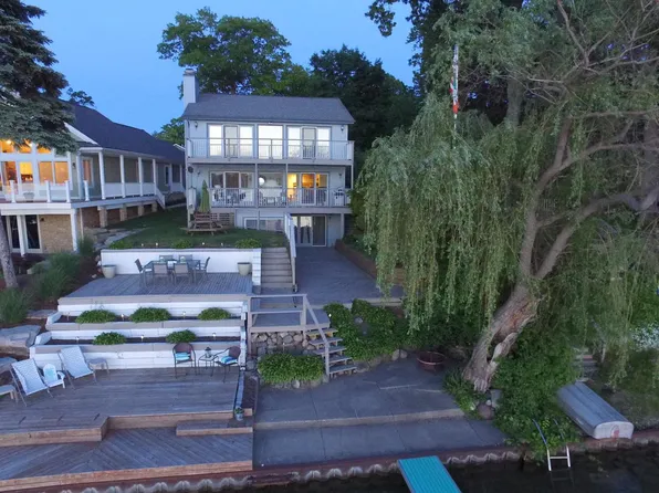 7626 Barnsbury Dr, West Bloomfield, MI 48324