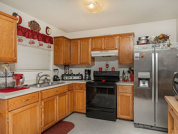 3rd image of 429 Delia Ave