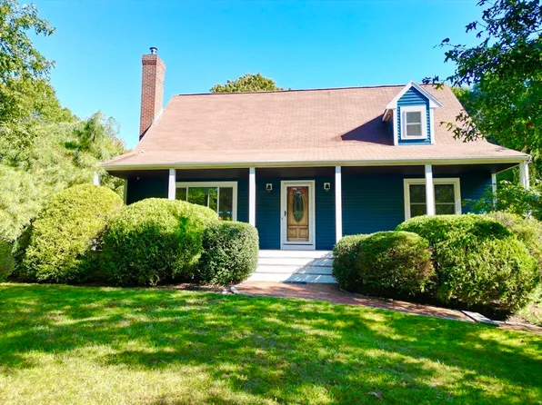 128 Pine Mountain Dr, Plymouth, MA 02360