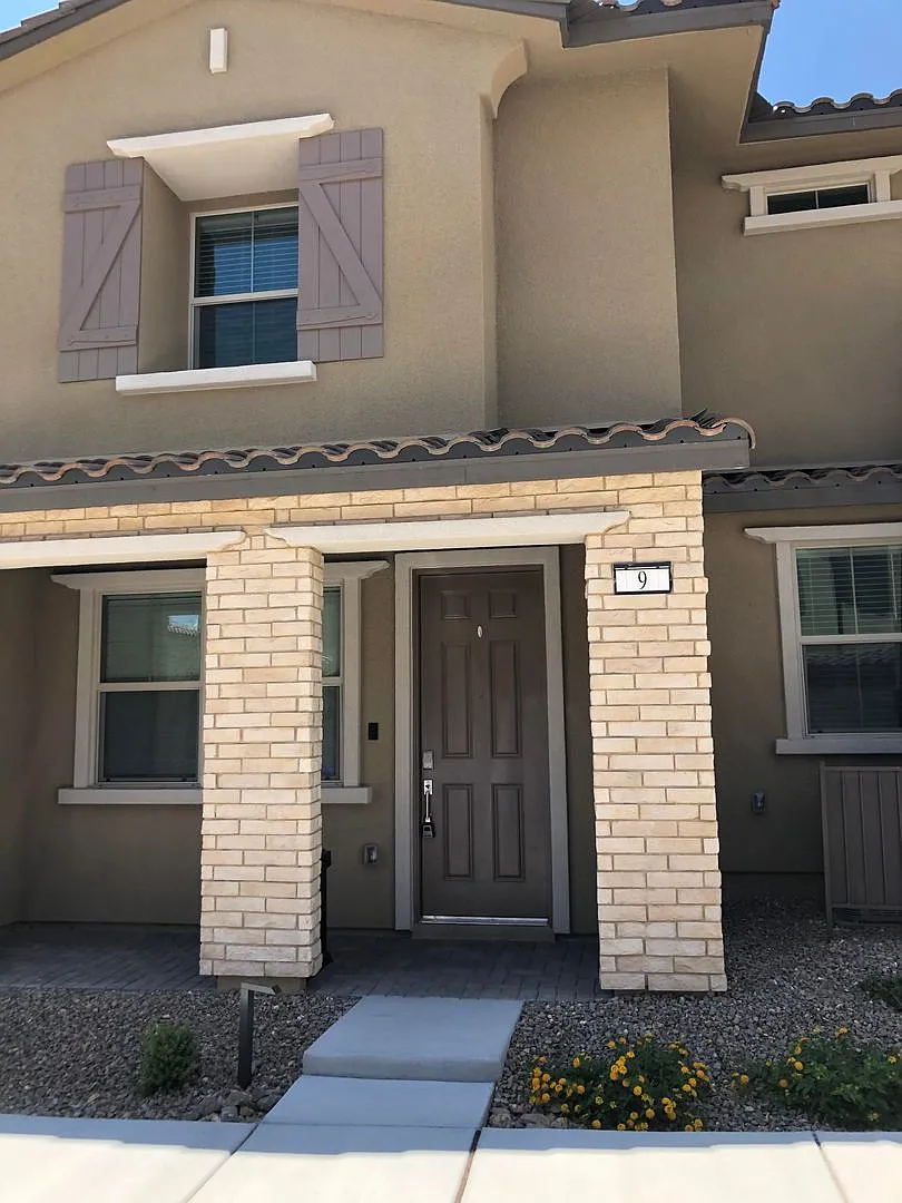 Great Townhome 3/2 in Santa Rosa Community in Summerlin — Photo 1