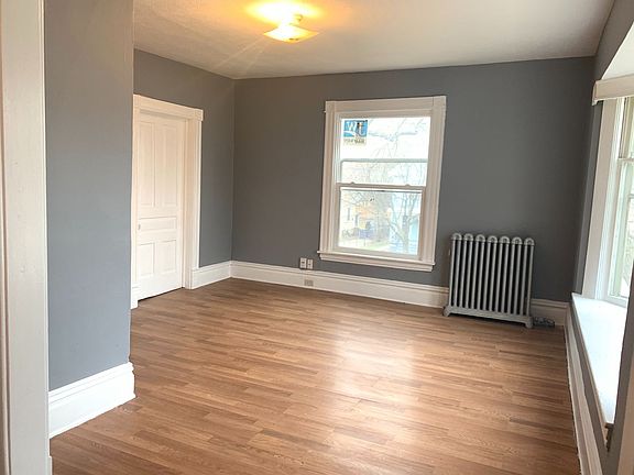 2nd image of 854 Prince St SE Unit 3