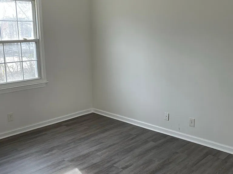 939 Green St SE — Photo 6