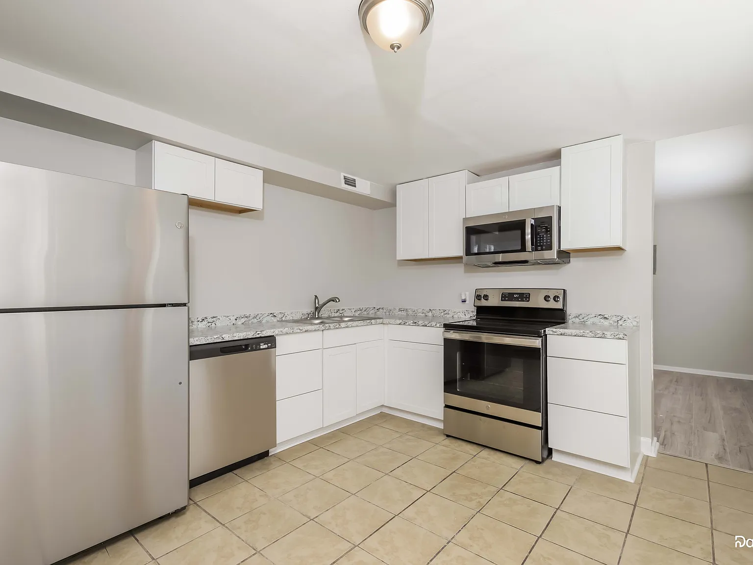 4 bed, 2.0 bath, 1530 sqft, $1,645 — Photo 2
