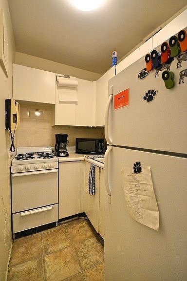 2nd image of 150 E 37th St APT 3D