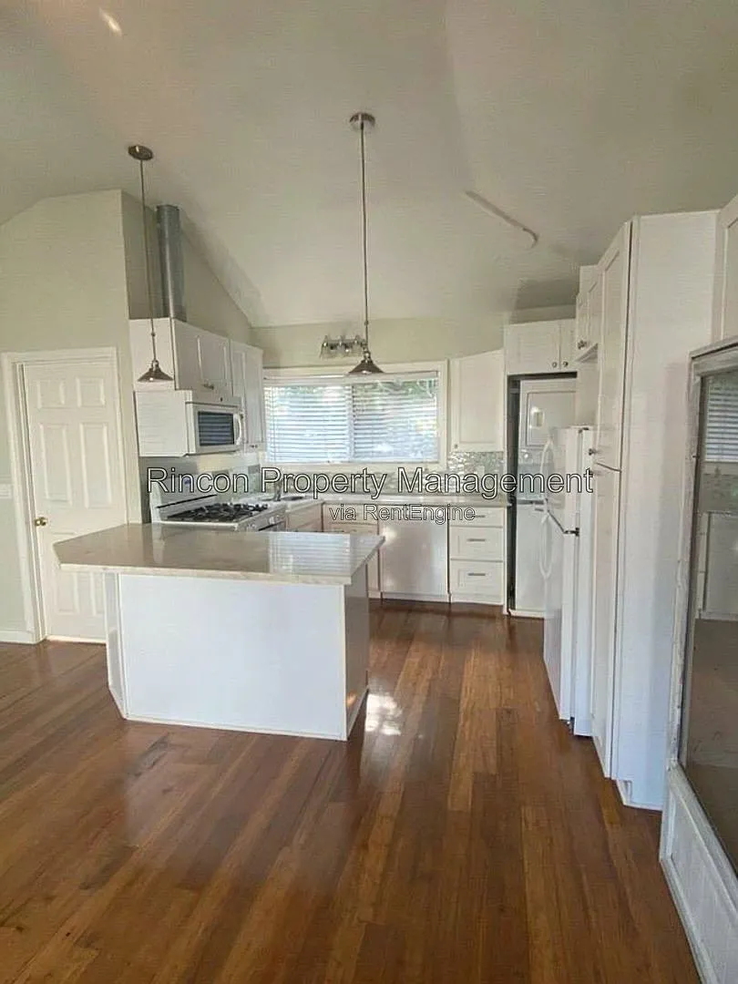 Studio, 1.0 bath, 367 sqft, $1,995 — Photo 1