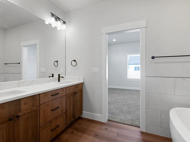 656 Jeanine Dr — Photo 29
