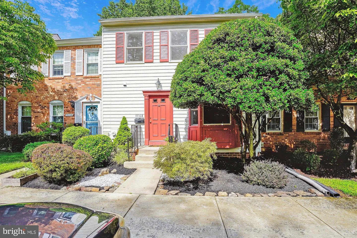 3 bed, 2.5 bath, 1890 sqft, $4,000 — Photo 1