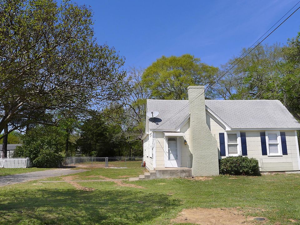 1st image of 135 Moore Dr
