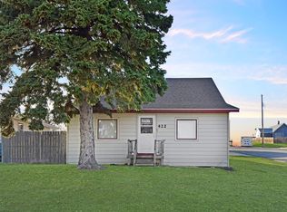 422 N Main St, Tioga, ND 58852