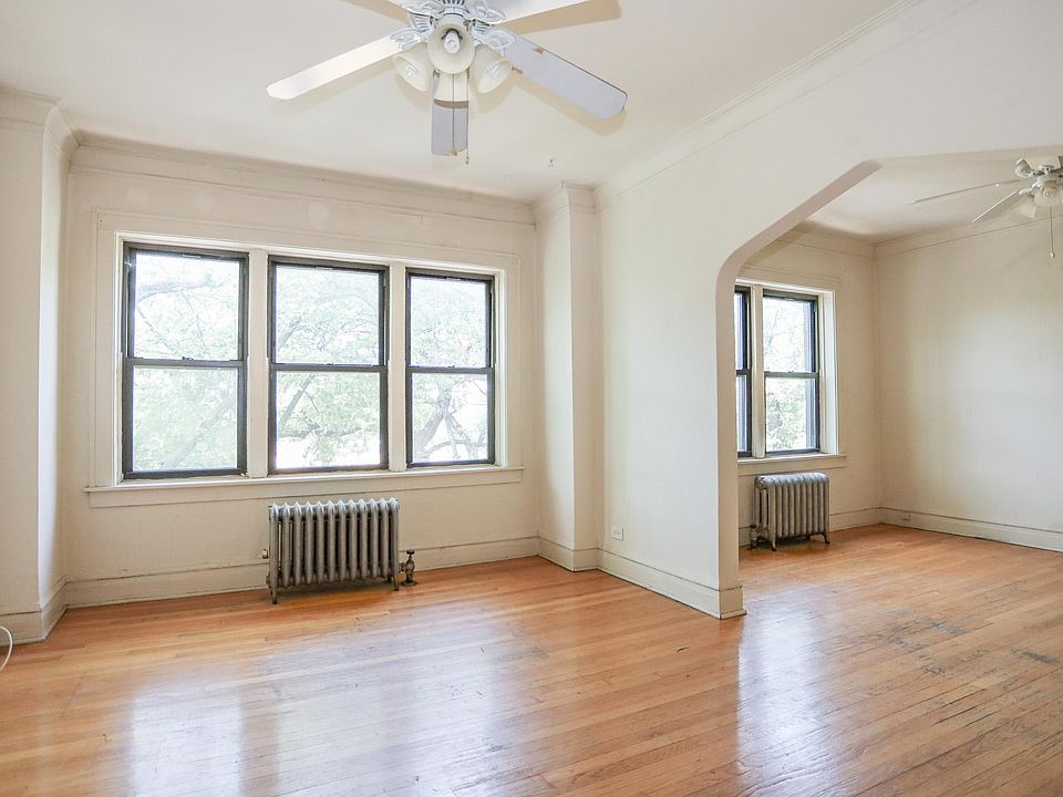 1st image of 2039 W Wellington Ave #3
