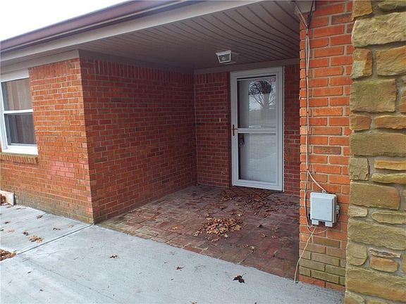2nd image of 121 E Elm St