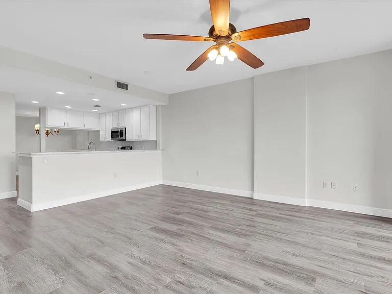 7296 Marathon Dr #404 — Photo 16