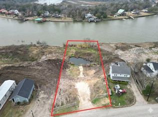 211 Riverside St, Highlands, TX 77562