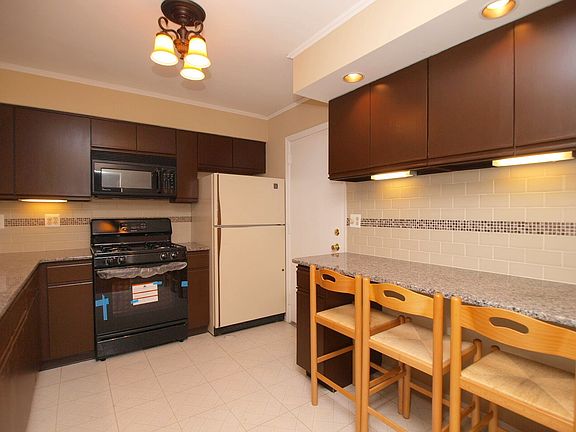 4th image of 232 Haworth Pl