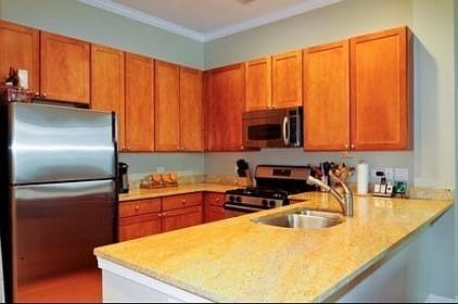 1st image of 939 N Kingsbury St Unit Gu63