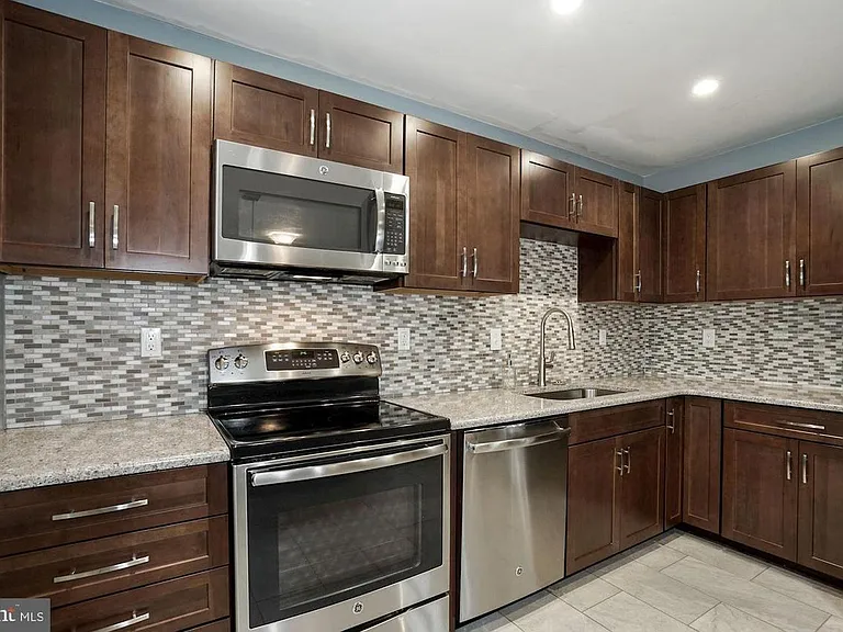 7717 Royston St — Photo 12