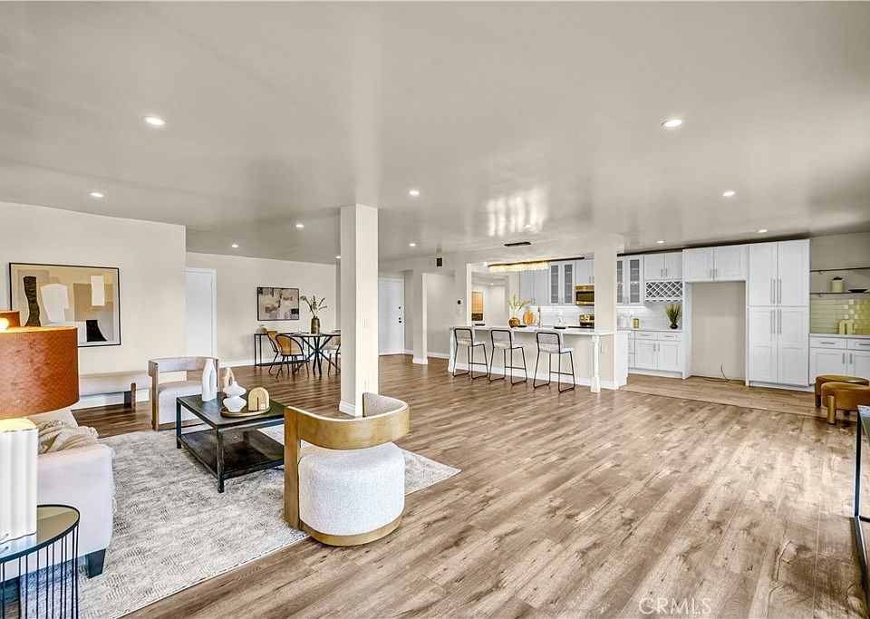 1st image of 5412 Lindley Ave Unit 325