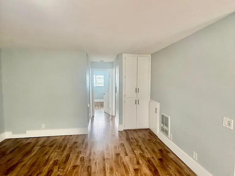 Howard & Lexington Apts — Photo 14